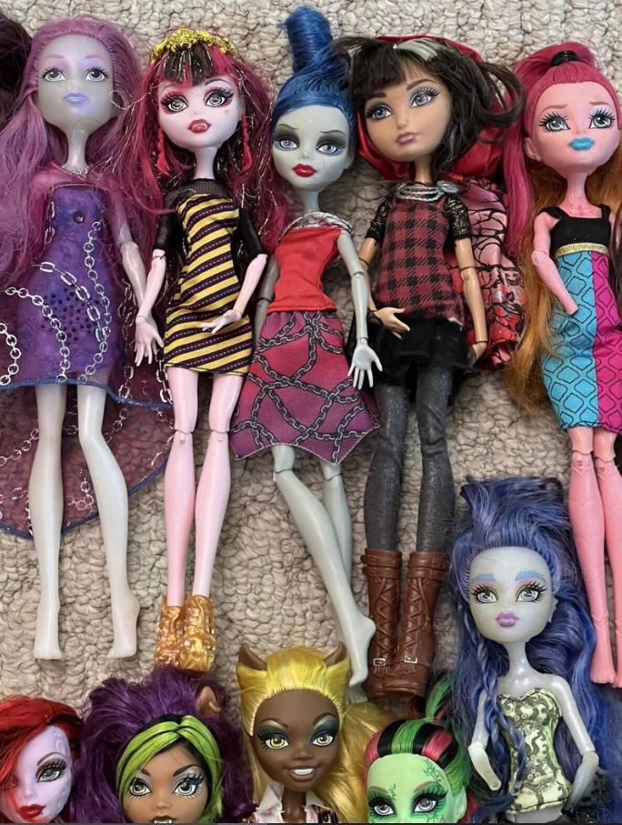 Monster High Doll Lot (54 Dolls) – Extra Clothes, Shoes, Accessories, Stands & More!